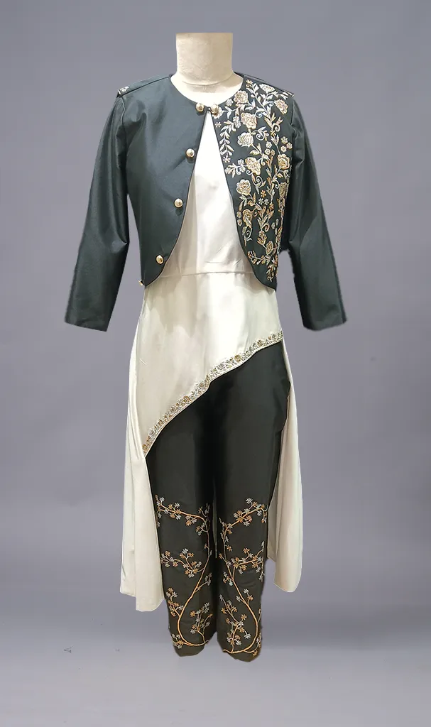 Black & White Magic (3pc) (LN00158)